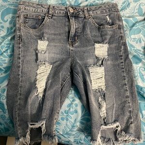 Distressed jeans knee length